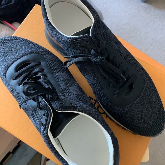 LV authentic sneaker - Picture 2 of 5